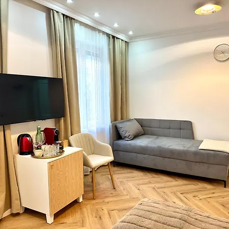 아파트 Mirabelle Homes *